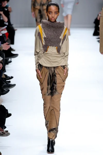 Look 12
